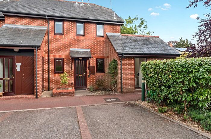 2 Bedroom Flat For Sale In Badgers Croft, Victoria Road, Mortimer Common, Reading, RG7