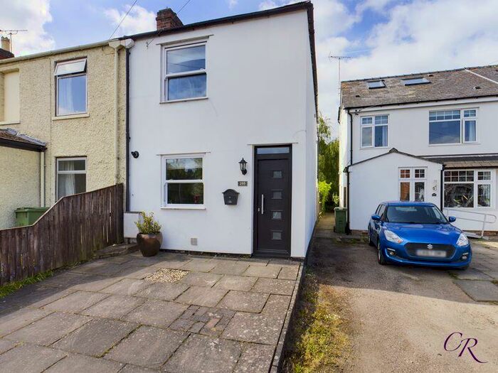 3 Bedroom End Of Terrace House For Sale In London Road, Charlton Kings, GL52