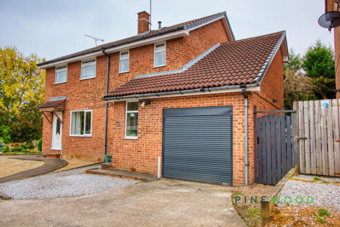 3 Bedroom Semi-Detached House For Sale In Heathfield Close, Wingerworth, Chesterfield, Derbyshire, S42