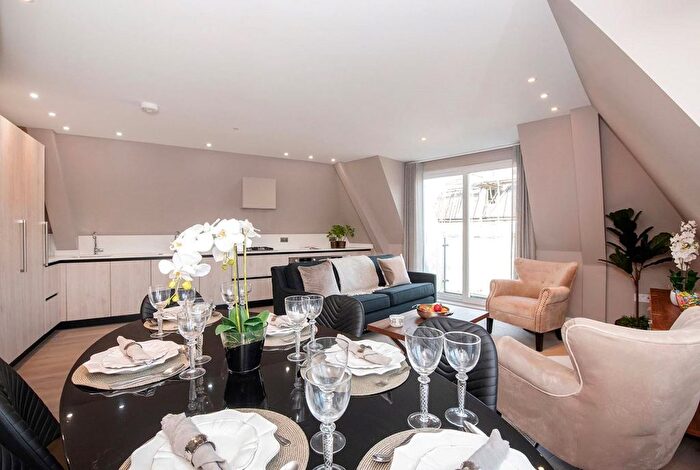 3 Bedroom Flat To Rent In Woodlands, London, NW11