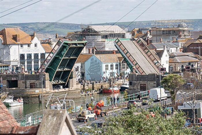 3 Bedroom Town House For Sale In Chapelhay Street, Weymouth, DT4