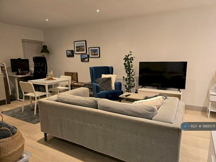 Studio To Rent In London Court, Reading, RG1