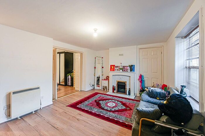 1 Bedroom Terraced House For Sale In Congleton Grove, Plumstead, London, SE18