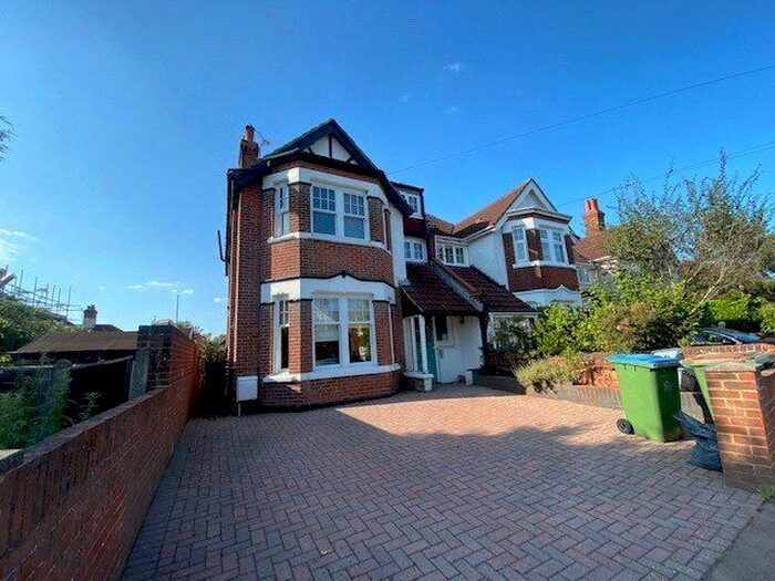 4 Bedroom Semi-Detached House To Rent In Lumsden Avenue, Southampton, Hampshire, SO15