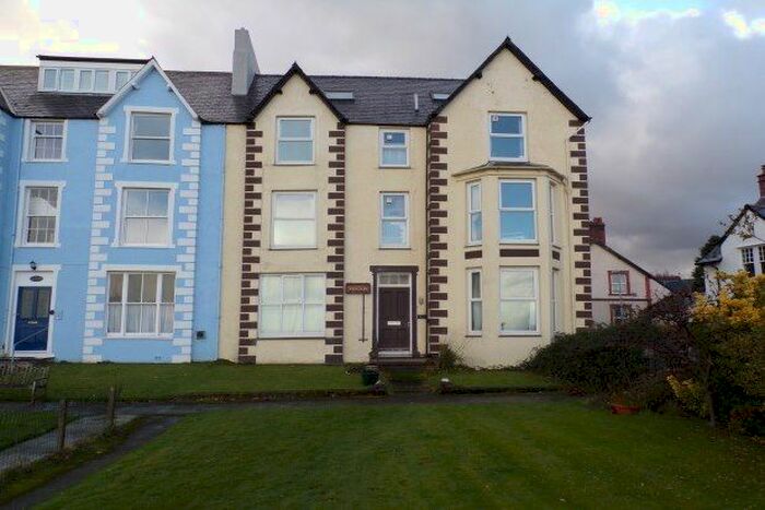 1 Bedroom Flat To Rent In Promenade, Llanfairfechan, LL33