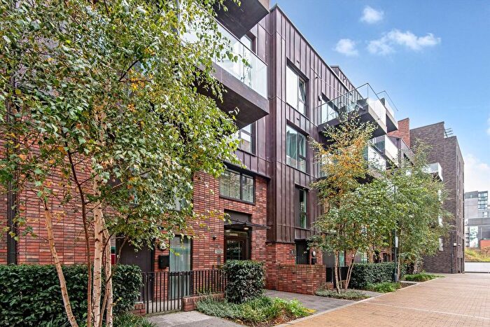 2 Bedroom Flat To Rent In Montford Place, Stratford, E15