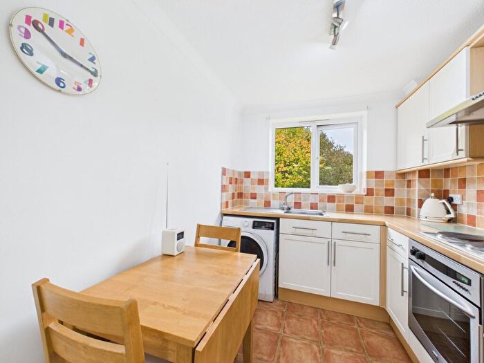 1 Bedroom Apartment For Sale In Knaves Hollow, Wooburn Moor, High Wycombe, Buckinghamshire, HP10