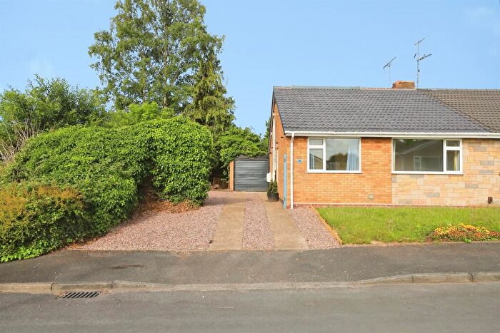 3 Bedroom Semi-Detached Bungalow For Sale In Somerset Drive, Kidderminster, DY11