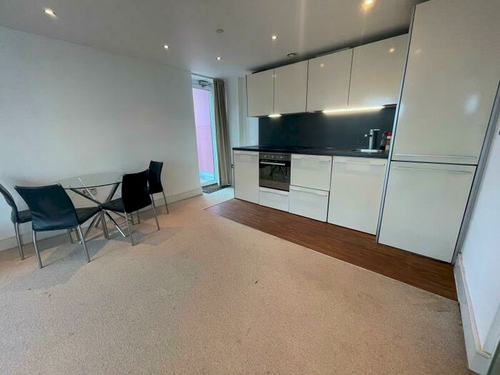 2 Bedroom Apartment To Rent In Nottingham, NG1