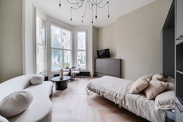 Studio To Rent In Earls Court, London, SW5