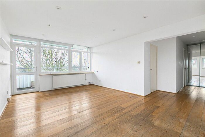 2 Bedroom Flat For Sale In Fitzhugh Grove, London, SW18