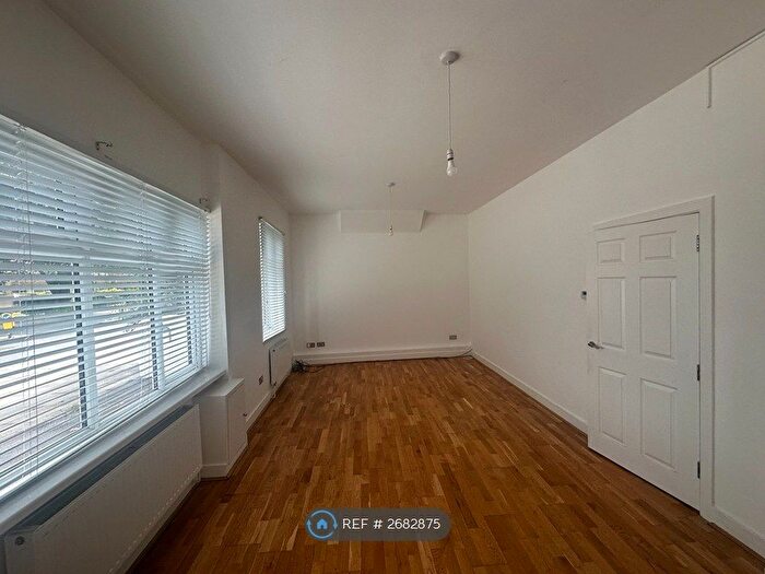 1 Bedroom Flat To Rent In Woodford Road, London, E7