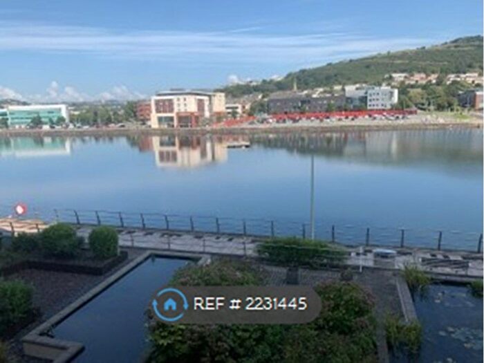 2 Bedroom Flat To Rent In South Quay, Swansea, SA1