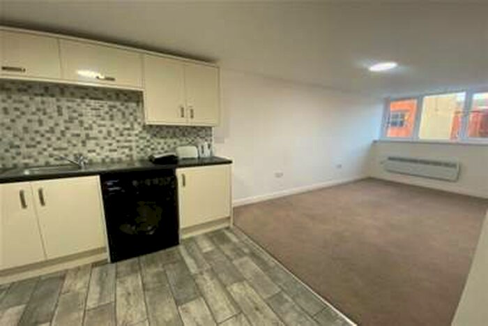 2 Bedroom Flat To Rent In Kings House, Dudley, DY2