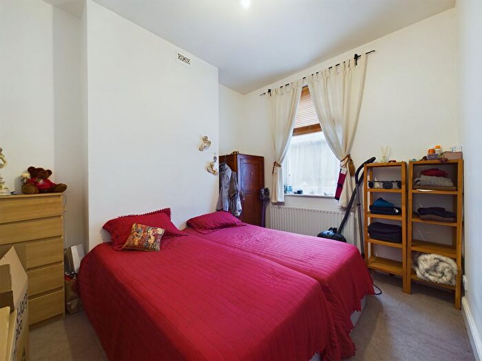 3 Bedroom Flat To Rent In St. Margarets, Beckenham Place Park, Beckenham, Kent, BR3