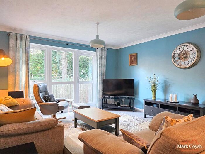 2 Bedroom Apartment For Sale In The Avenue, Tadworth, KT20