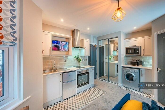 Studio To Rent In Victoria Road, Swindon, SN1