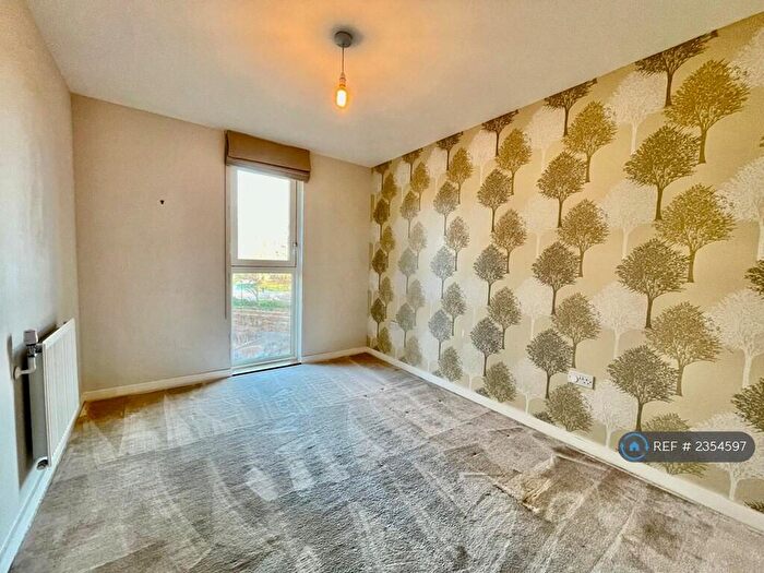 2 Bedroom Flat To Rent In Connersville Way, Croydon, CR0