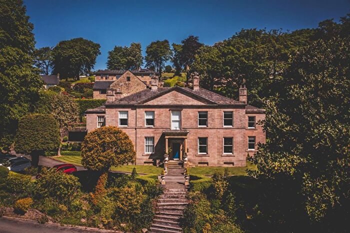 2 Bedroom Flat For Sale In Mottram Road, Broadbottom, Hyde, SK14