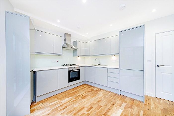 3 Bedroom Detached House To Rent In Kneller Road, London, SE4