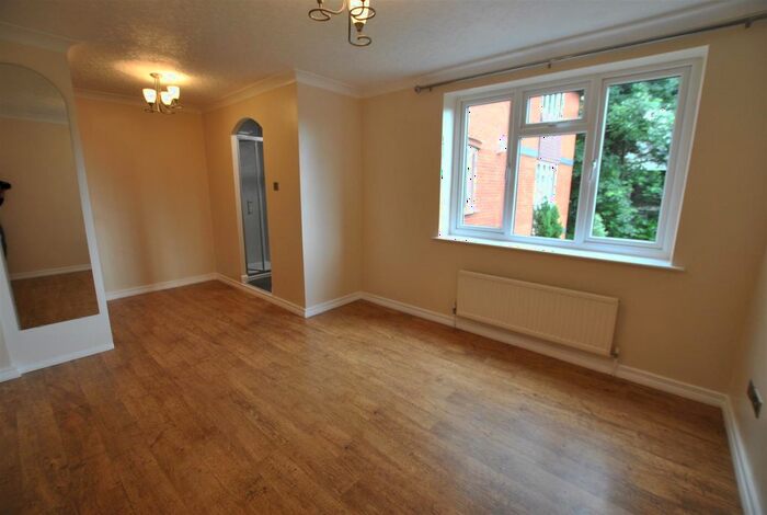 2 Bedroom Flat To Rent In Woodbourne Road, Sale, M33
