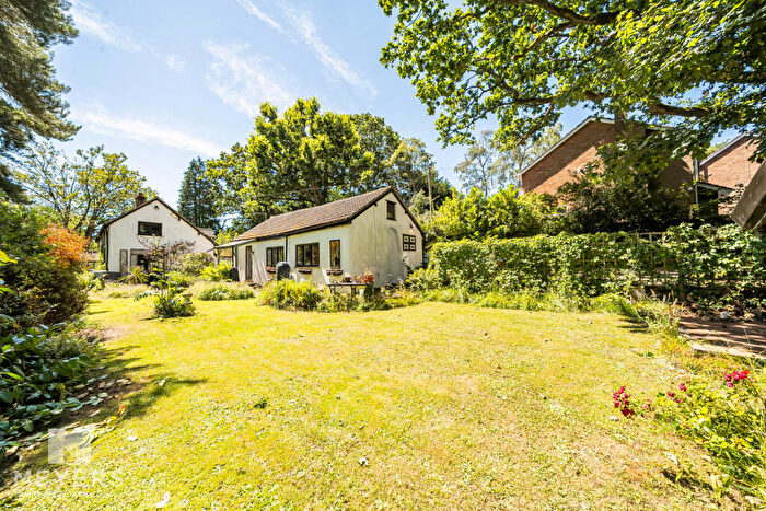 4 Bedroom Detached House For Sale In Wetherby Close, Broadstone, BH18