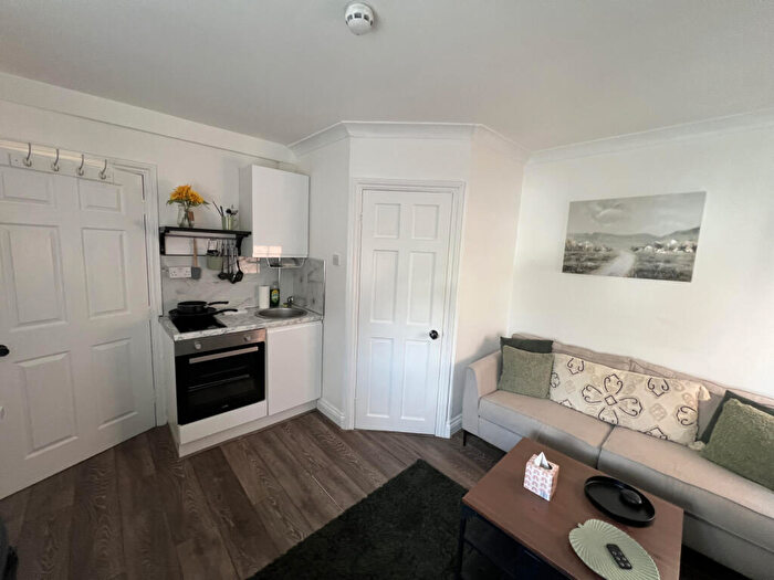 1 Bedroom Flat For Sale In Spencer Avenue, Flat (first Floor), Coventry, West Midlands, CV5