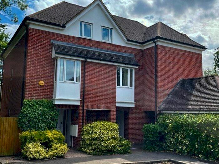 3 Bedroom Semi-Detached House To Rent In Wingrove Mews, Reading, Berkshire, RG30