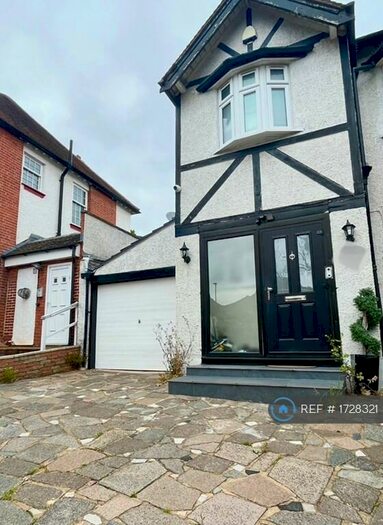 4 Bedroom Terraced House To Rent In Beechwood Avenue, London, N3