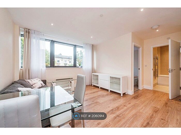 1 Bedroom Flat To Rent In Hanover House, Reading, RG1