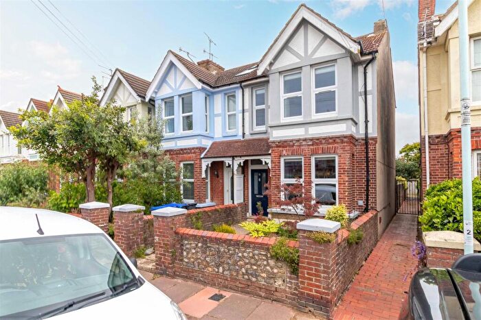 3 Bedroom End Of Terrace House For Sale In Woodlea Road, Worthing, BN13