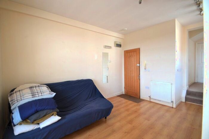 1 Bedroom Flat To Rent In Ballards Lane, London, N12