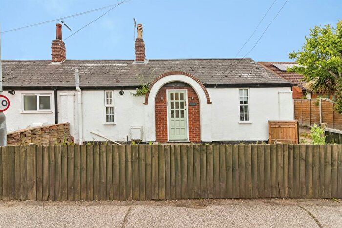 3 Bedroom Semi-Detached Bungalow For Sale In Oulton Street, Oulton, Lowestoft, NR32