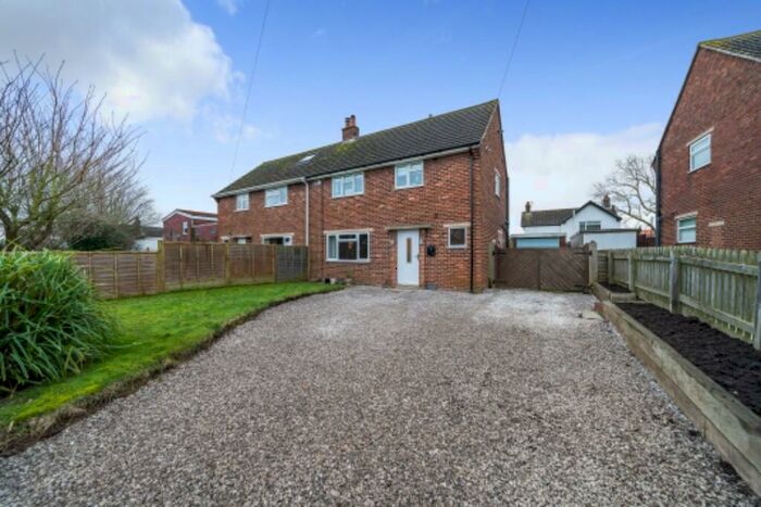 3 Bedroom Semi-Detached House For Sale In Parnham Close, LE14