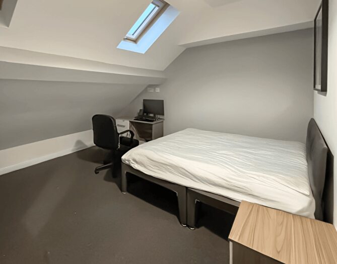 1 Bedroom Flat To Rent In Mountearl Gardens, London Nl, Uk, SW16