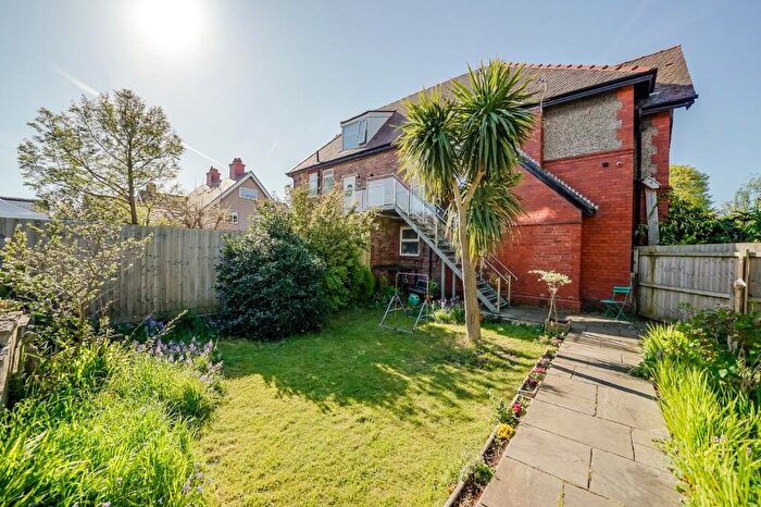 3 Bedroom Maisonette For Sale In Meols Drive, CH47