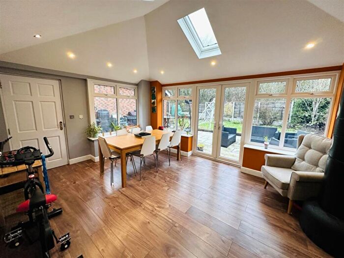 6 Bedroom Detached House For Sale In Sycamore Avenue, Eggborough, Selby, DN14