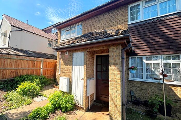 1 Bedroom Apartment To Rent In Woking, Surrey, GU22