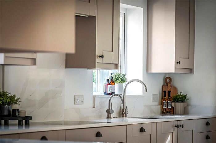 3 Bedroom Detached House For Sale In Woodroyd Avenue, Horley, RH6