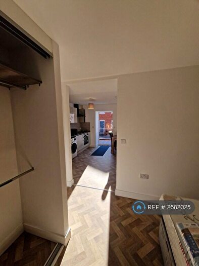 1 Bedroom Flat To Rent In Station Road, High Wycombe, HP13