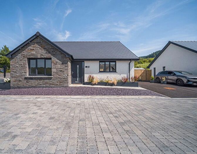 2 Bedroom Bungalow For Sale In Dulais Road Seven Sisters, Swansea, SA10