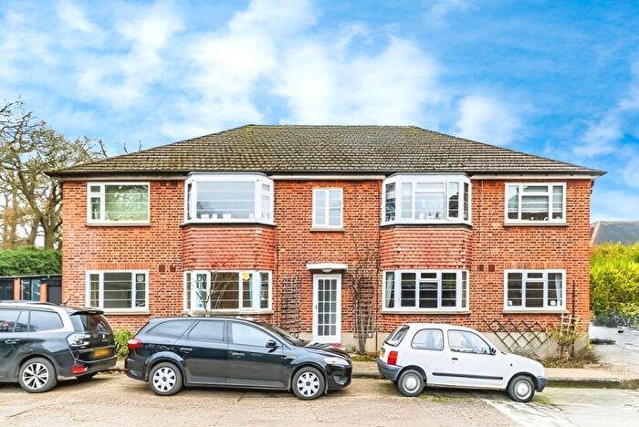 2 Bedroom Flat To Rent In Park Gardens, Kingston Upon Thames, KT2