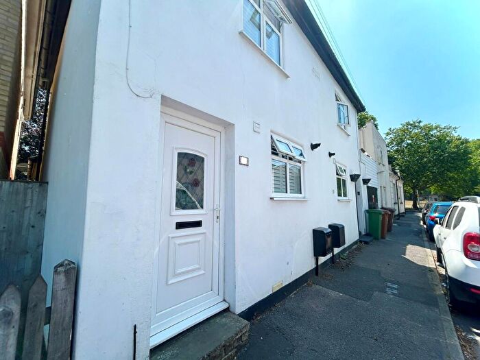 2 Bedroom Semi Detached House To Rent In William Street, Carshalton, SM5
