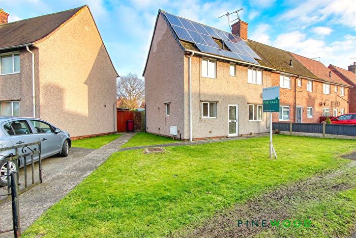 3 Bedroom End Of Terrace House For Sale In Springfield Road, Holmewood, Chesterfield, Derbyshire, S42