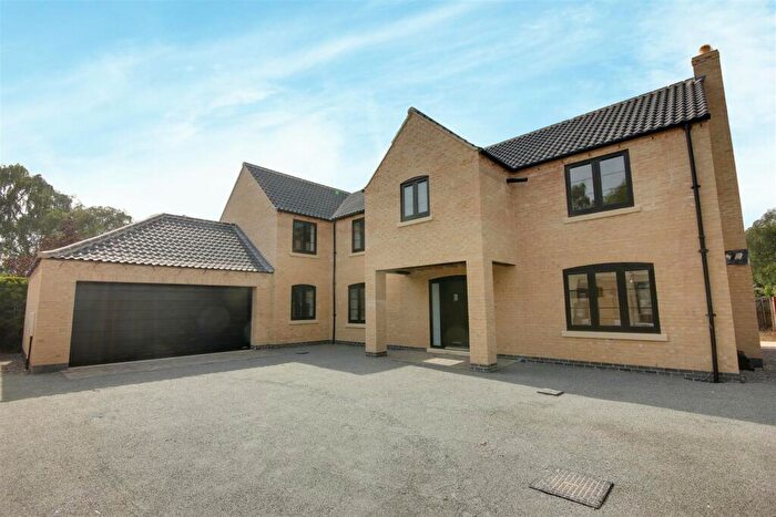5 Bedroom Detached House For Sale In West End Farm Close, South Cave, HU15