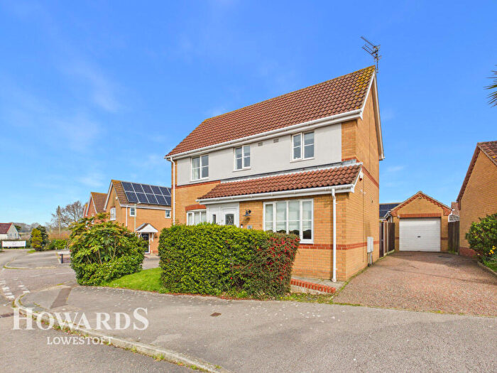 3 Bedroom Detached House For Sale In Leonard Drive, Lowestoft, NR32