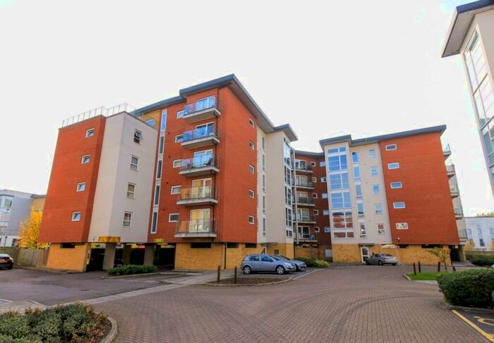 2 Bedroom Apartment To Rent In Clarkson Court, Hatfield, AL10