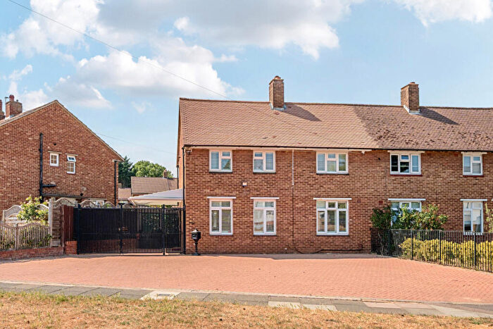 3 Bedroom Semi Detached House For Sale In Chilham Way, Hayes, Bromley, BR2