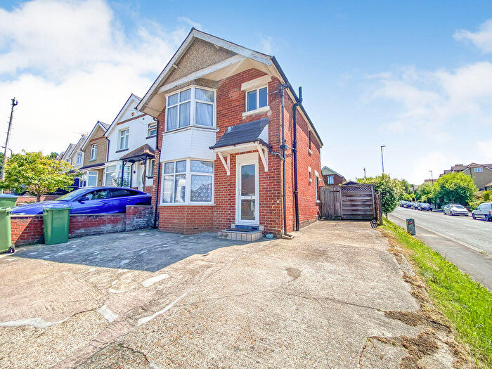3 Bedroom Detached House For Sale In Northfield Road, Midanbury, SO18