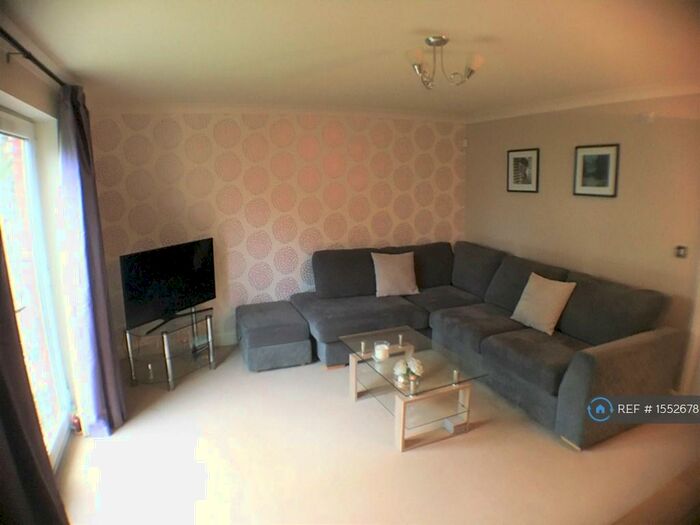 2 Bedroom Flat To Rent In Fielden Court, Manchester, M21